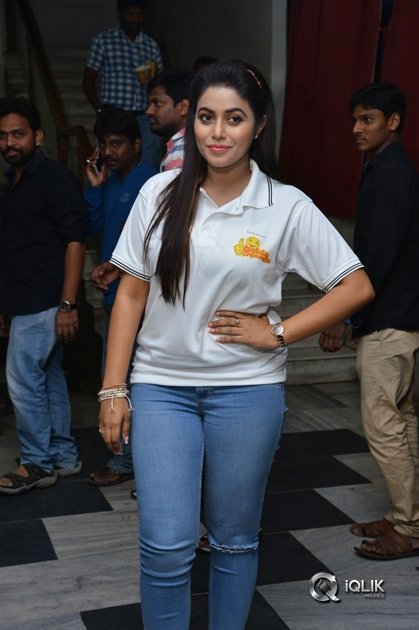 Poorna-At-Jayammu-Nischayammu-Raa-Movie-Promotions